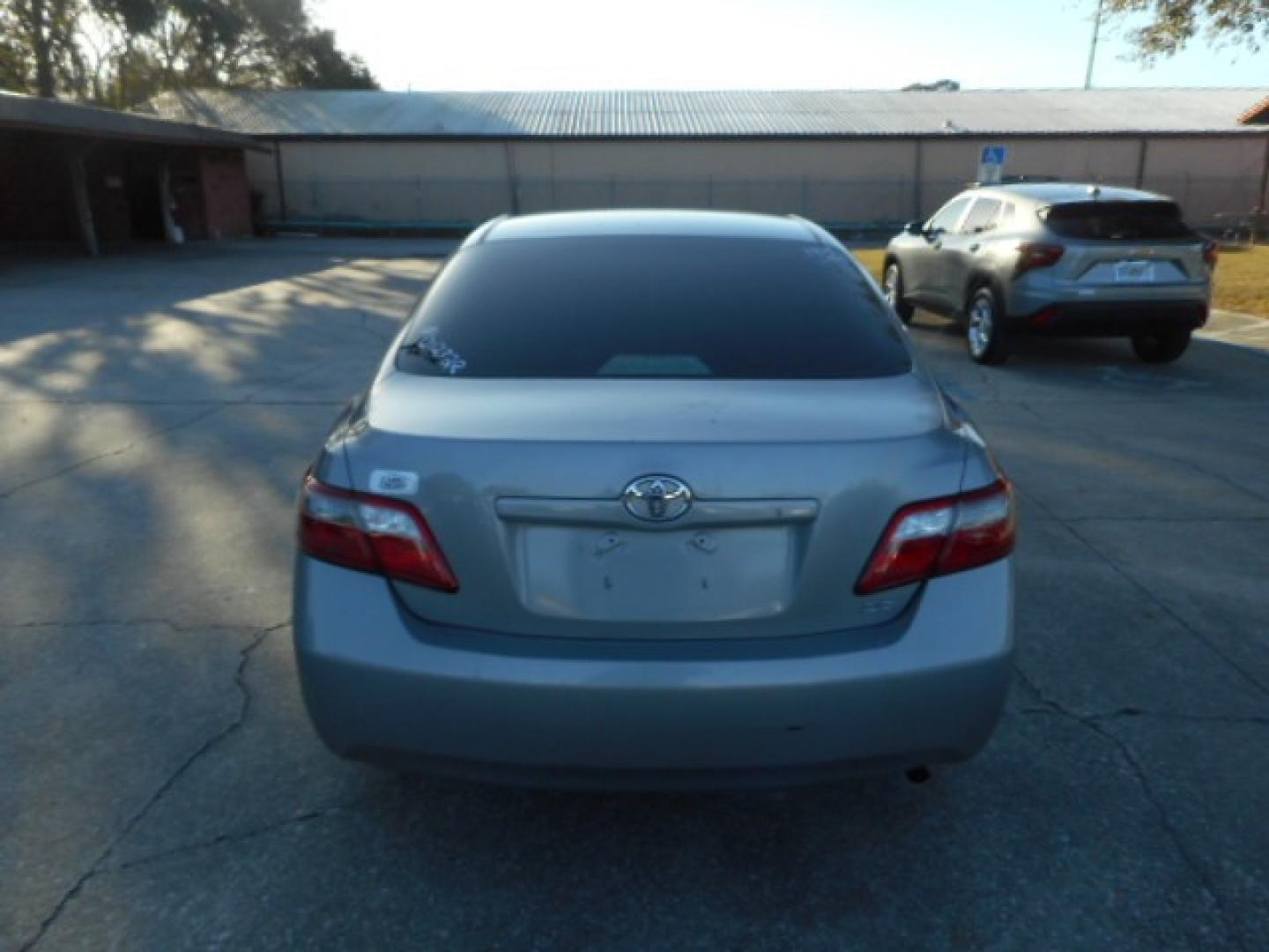 2007 SILVER TOYOTA CAMRY CE; SE; LE; XL (4T1BE46K07U) , located at 1200 Cassat Avenue, Jacksonville, FL, 32205, (904) 695-1885, 30.302404, -81.731033 - Photo#3